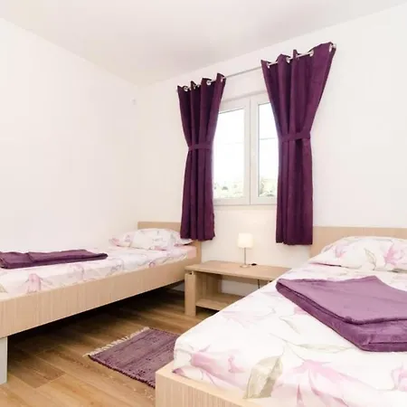 Nuncijata - Three Bedroom With Balcony And Sea View Apartment