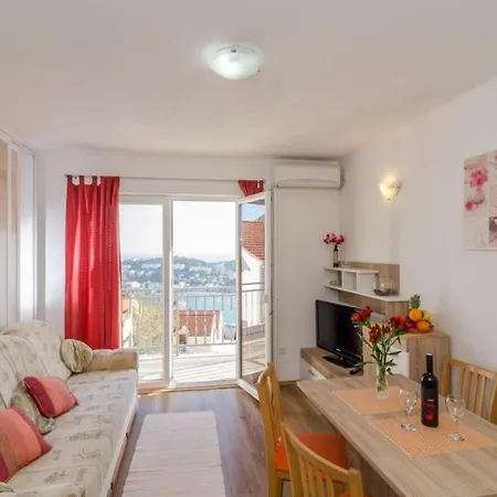 Nuncijata - Three Bedroom With Balcony And Sea View Apartment *